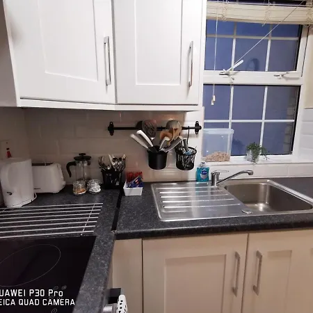 New Spacious & 3bedroom Tv& Wifi Дублин