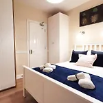 Lägenhet New Spacious & 3bedroom Tv& Wifi