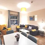 New Spacious & 3bedroom Tv& Wifi Lägenhet *