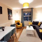 New Spacious & 3bedroom Tv& Wifi Apartament