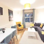 Lägenhet New Spacious & 3bedroom Tv& Wifi *