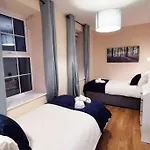 New Spacious & 3bedroom Tv& Wifi *