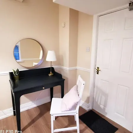 New Spacious & 3bedroom Tv& Wifi Appartamento