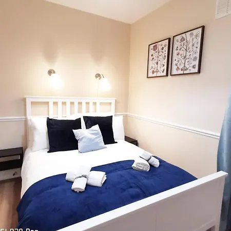 New Spacious & 3bedroom Tv& Wifi دبلن