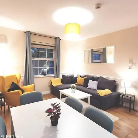 New Spacious & 3bedroom Tv& Wifi شقة *