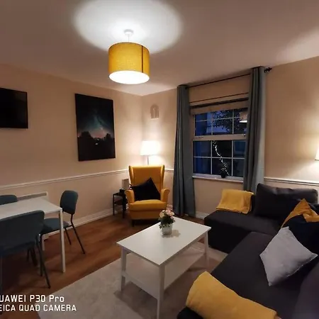 New Spacious & 3bedroom Tv& Wifi Apartament Dublin