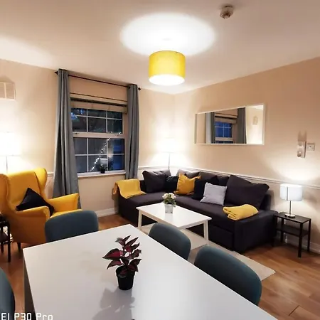 New Spacious & 3bedroom Tv& Wifi Apartament
