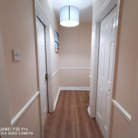 Apartman New Spacious & 3bedroom Tv& Wifi *