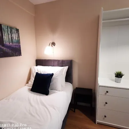 New Spacious & 3bedroom Tv& Wifi Lägenhet *