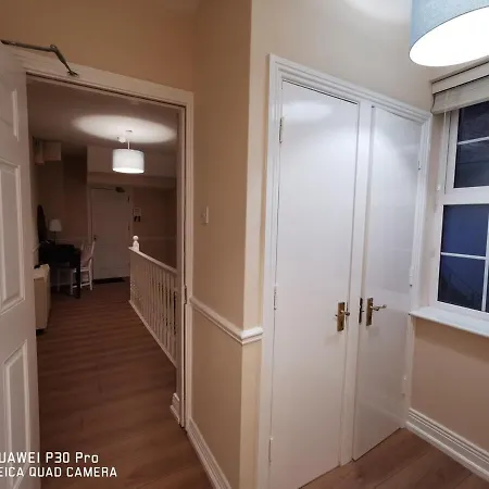 New Spacious & 3bedroom Tv& Wifi Apartmán *